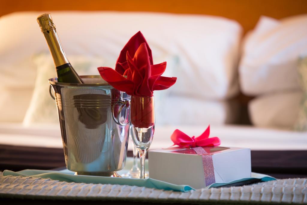 Royal Hotel Calgary, Trademark Collection By Wyndham Ngoại thất bức ảnh